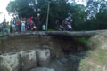 Jembatan penghubung...
