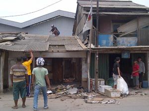 Warga Dadap menyerah