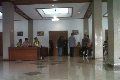 Komisioner belum datang,...