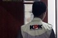 2 penyidik senior KPK...
