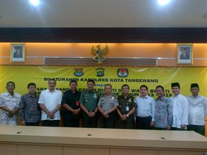 4 Cabup Tangerang tandatangani...