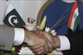 Korut dan Pakistan tandai...
