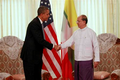 Puluhan ribu warga Myanmar...
