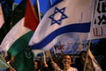 Warga Israel beda sikap...