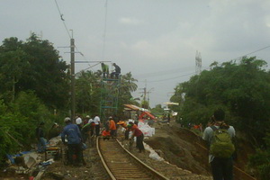 Senin, perjalanan KRL...