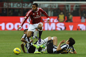 Main di kandang AC Milan,...