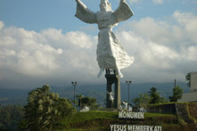 Patung Yesus Memberkati