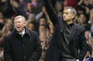 Fergie tunjuk Mourinho...
