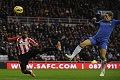 Dua gol Torres bawa...