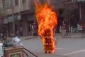 Dua warga Tibet bakar...