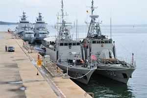Bandung tak ada laut,...
