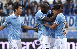 Gol tunggal Hernanes...