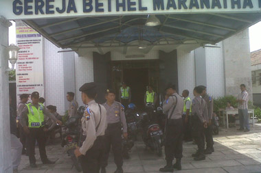 Jelang Misa Natal, gereja...