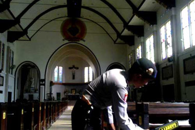 Jelang Misa, Gereja...