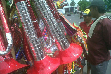 Pedagang terompet mulai...