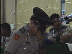 Polisi cabul menangis...