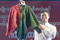 Baju rajutan Suu Kyi...