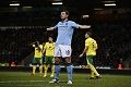 Dua gol Dzeko bawa City...