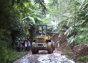 Longsor, jalan alternatif...
