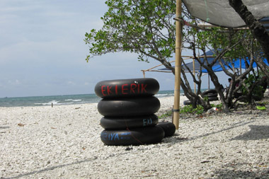 Jasa penyewaan ban pantai...