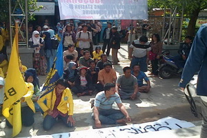 Mahasiswa & PKL tolak...