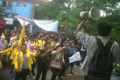 Mahasiswa & PKL bubarkan...