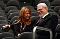 Phil Jackson bertunangan...