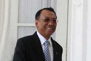 Tendang Presdir Exxon,...