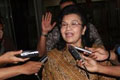 Ditahan, Ratna tuding...