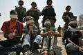 Tentara Israel tangkap...