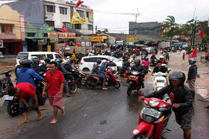 Ciledug dikepung banjir,...