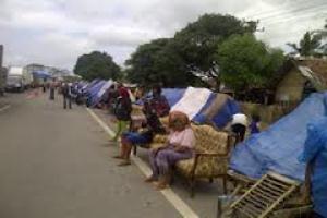 Ratusan warga Kampung...