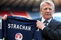Skotlandia tunjuk Strachan...