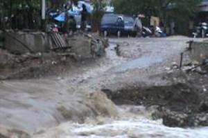 Puluhan ruas jalan di...