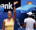 Menang, Azarenka tetap...