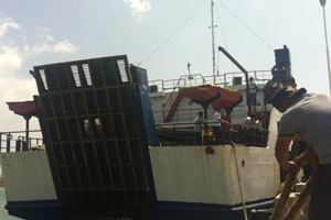KMP BRR berlabuh darurat,...