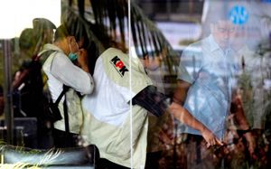 KPK geledah Polres Rohul,...