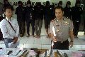 Bacok penjaga vila &...