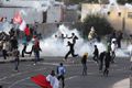 Bubarkan demonstran...