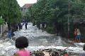 Banjir Banten, hancurkan...