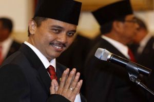 Demi masyarakat, Menpora...