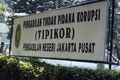 2 tersangka korupsi...