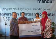 Mandiri donasikan dana...