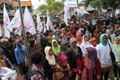 Rekannya disidang, ratusan...