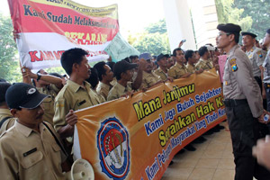 Perangkat desa di Pasuruan...