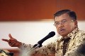 Jadi pejabat negara,...