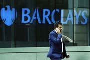 Barclays akan pangkas...