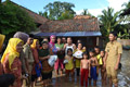 Bantuan mulai mengalir...