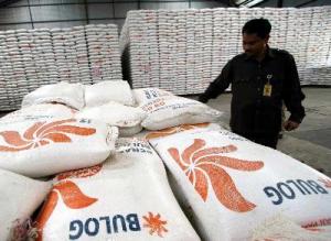 Warga pulau minta distribusi...