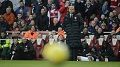 Dicemooh penonton, Wenger...